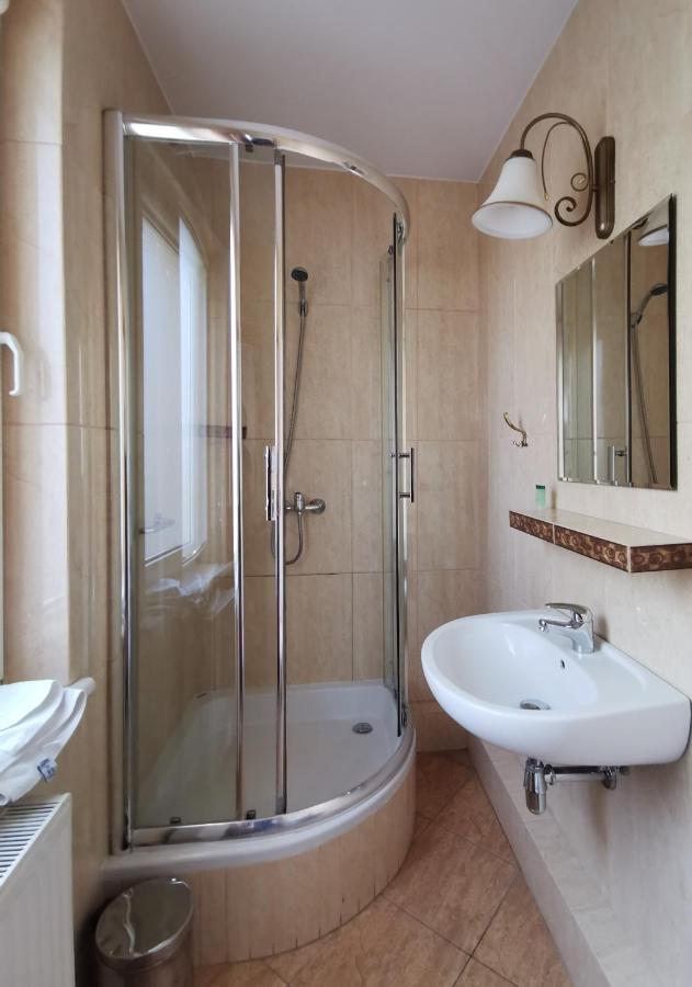 Hotel Zieliniec Poznań Esterno foto