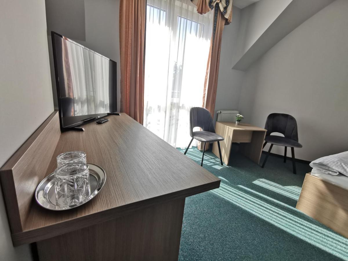 Hotel Zieliniec Poznań Esterno foto
