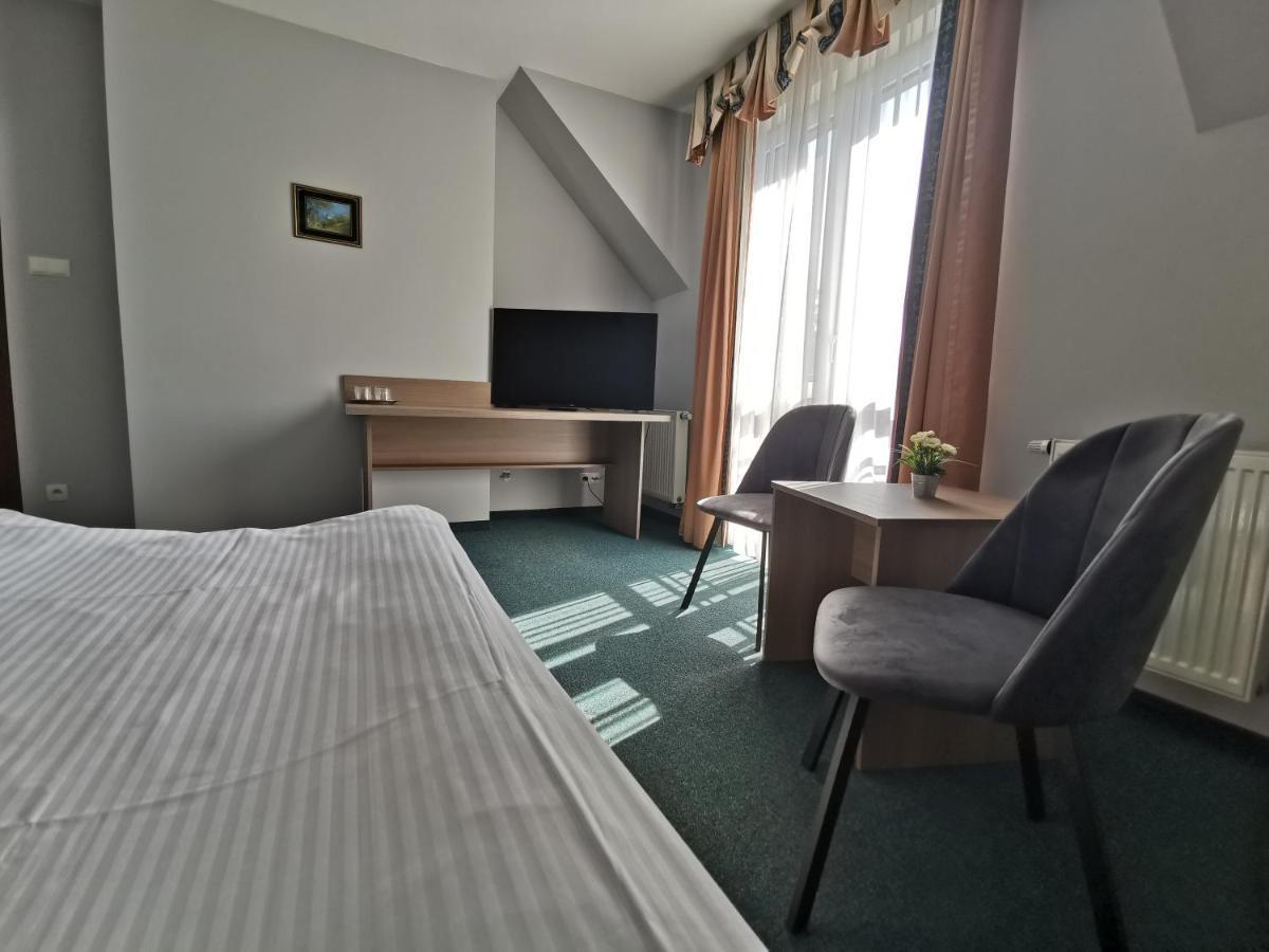 Hotel Zieliniec Poznań Esterno foto