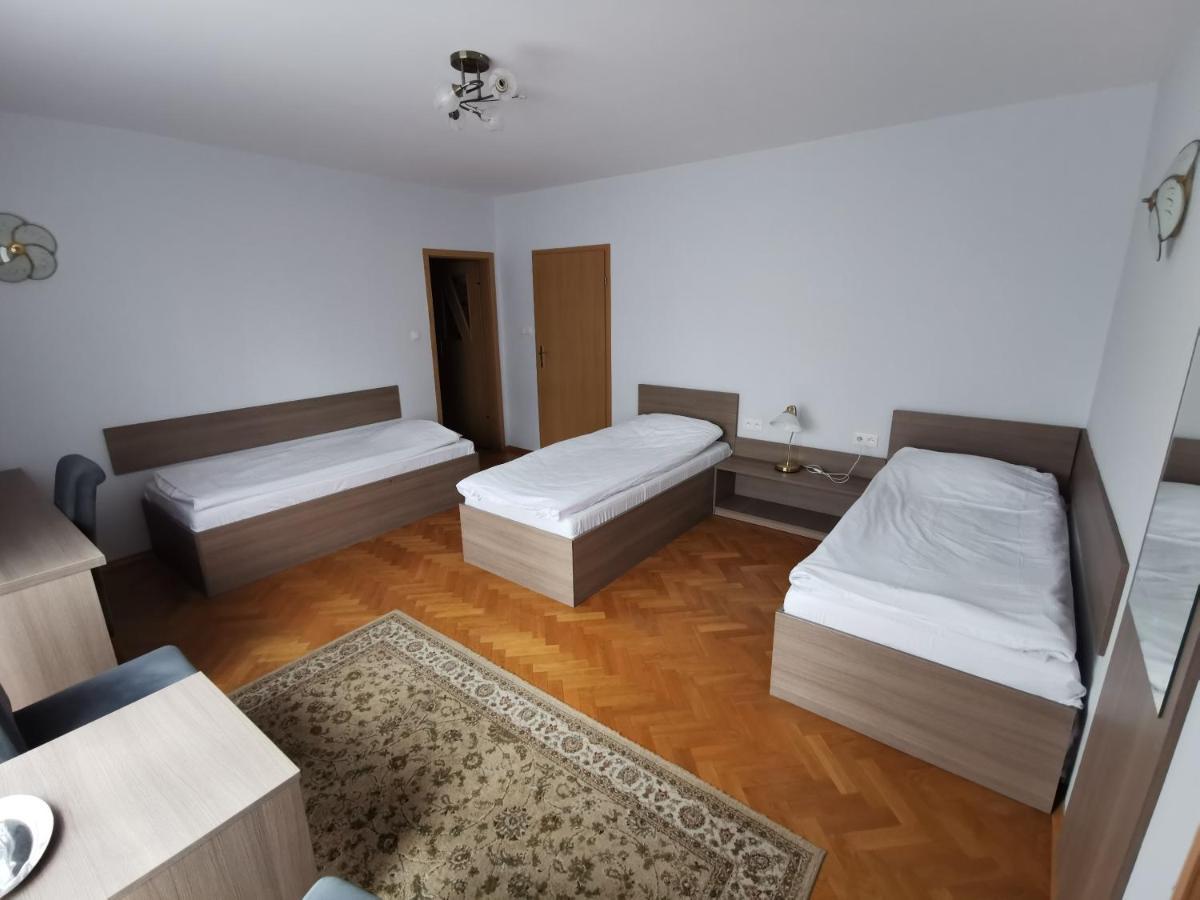 Hotel Zieliniec Poznań Esterno foto