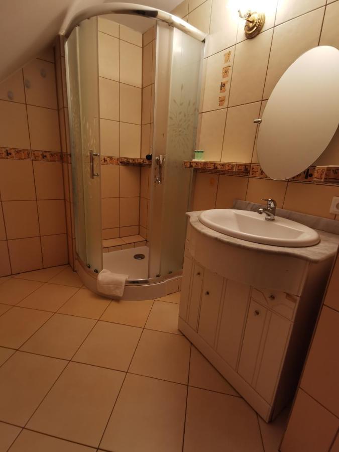 Hotel Zieliniec Poznań Esterno foto