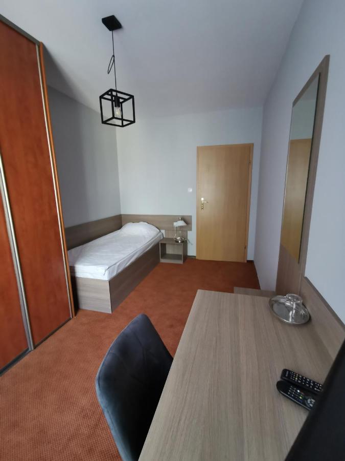 Hotel Zieliniec Poznań Esterno foto
