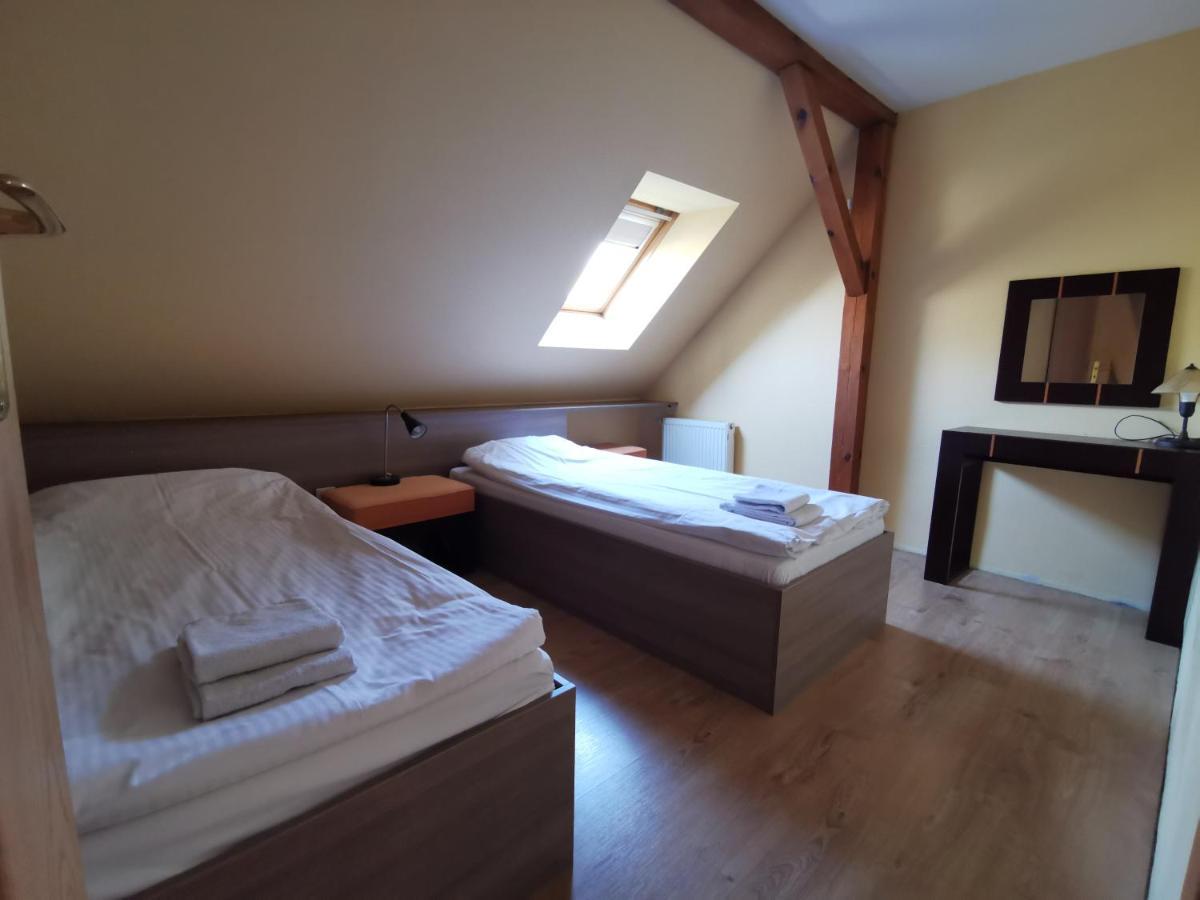 Hotel Zieliniec Poznań Esterno foto