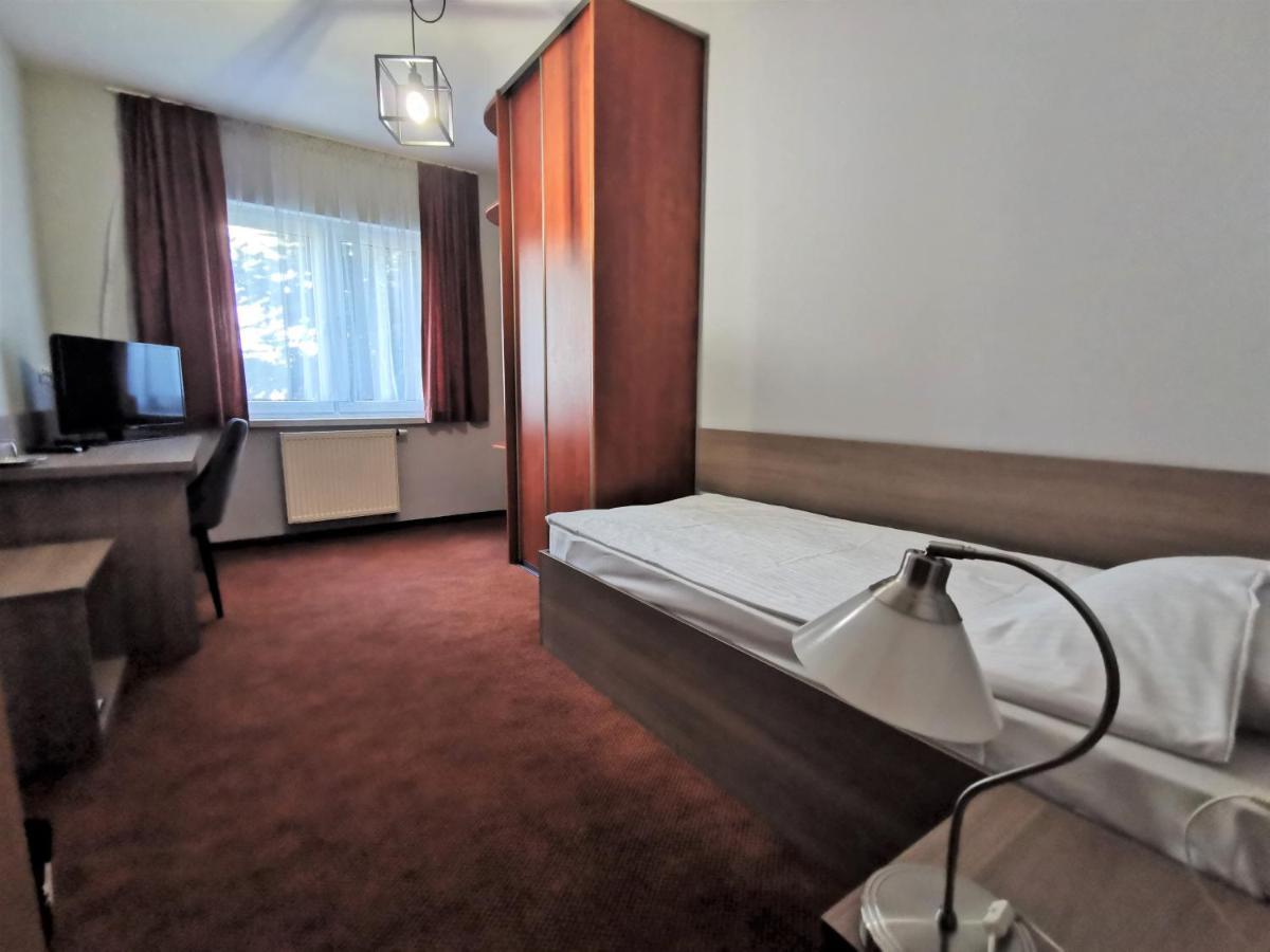 Hotel Zieliniec Poznań Esterno foto