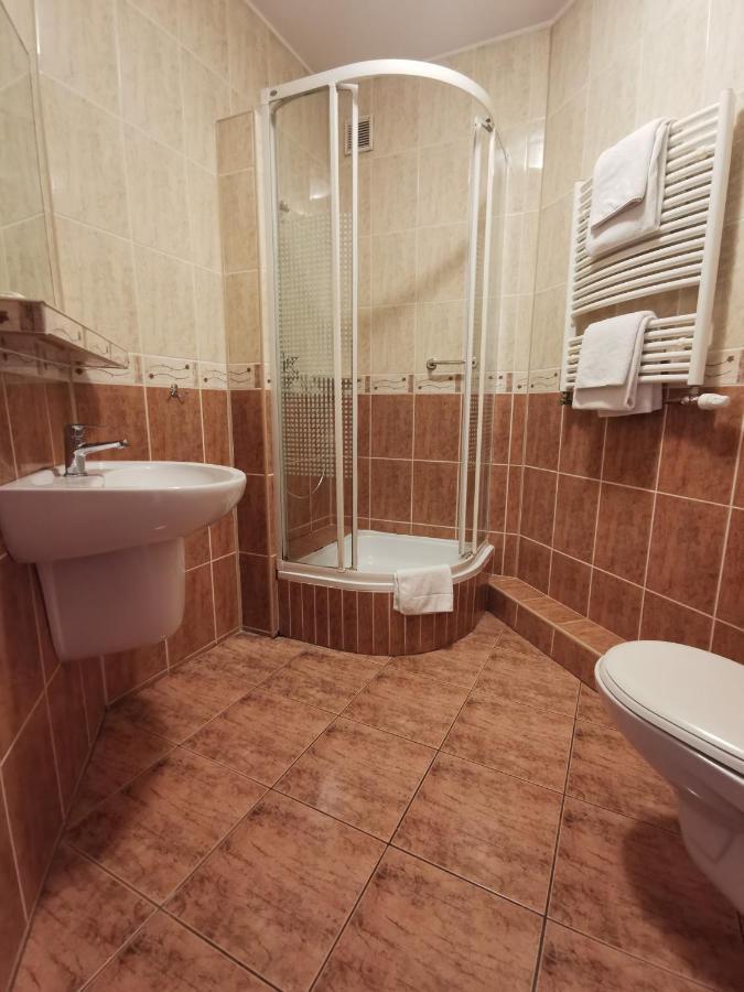 Hotel Zieliniec Poznań Esterno foto