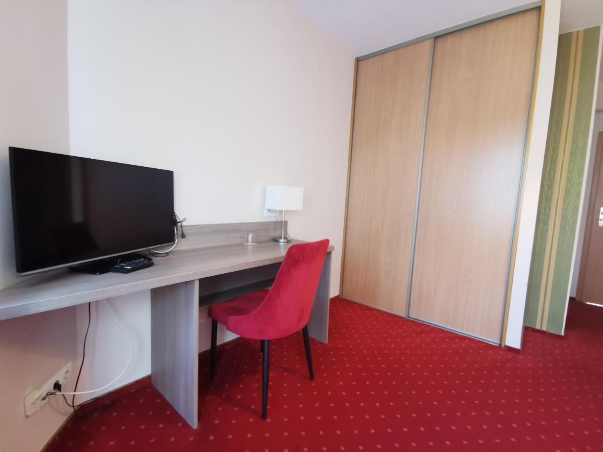 Hotel Zieliniec Poznań Esterno foto
